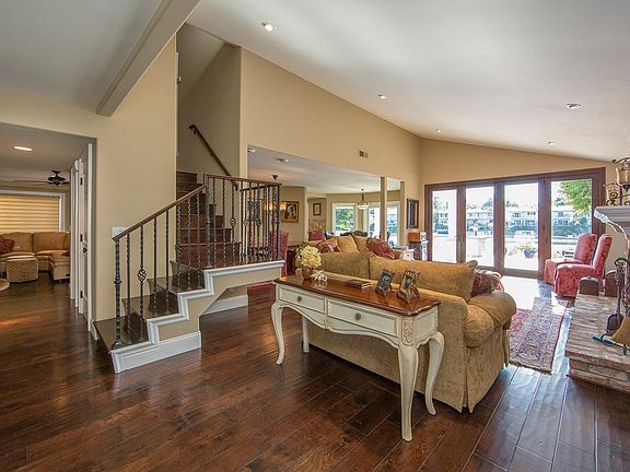 3rd image of 2410 Oakshore Dr