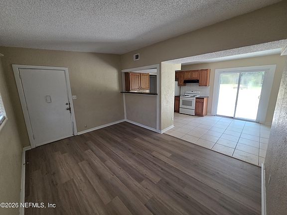 2nd image of 2815 Brackridge Blvd E