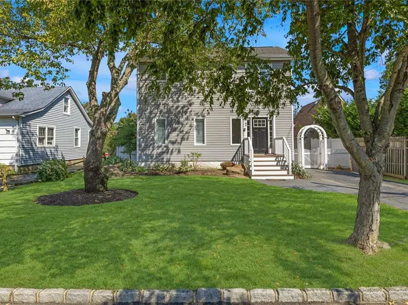 99 Elm Street, Islip, NY 11751