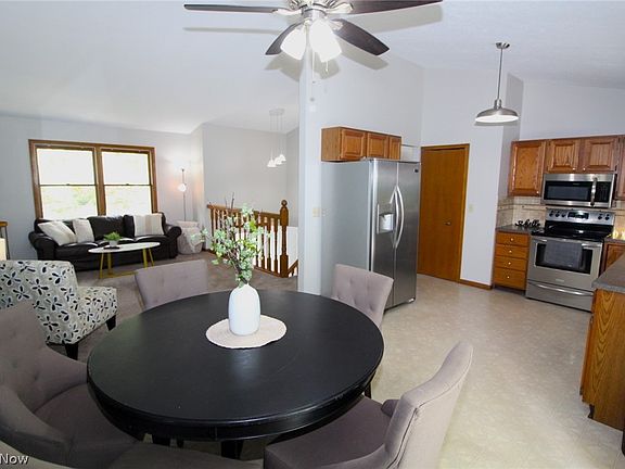 5th image of 2101 Uniondale Dr