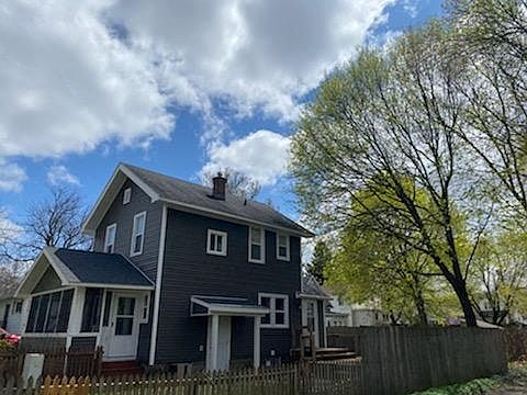 1st image of 420 Graceland St NE