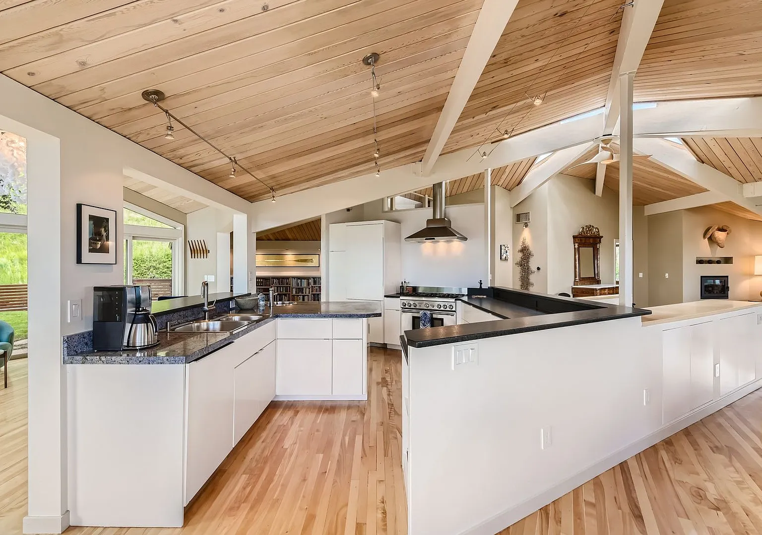 One of a Kind 3 BDR in west Boulder - Live in a Piece of Art — Photo 3