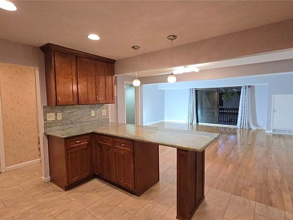 4th image of 7381 Pine Ridge Ct
