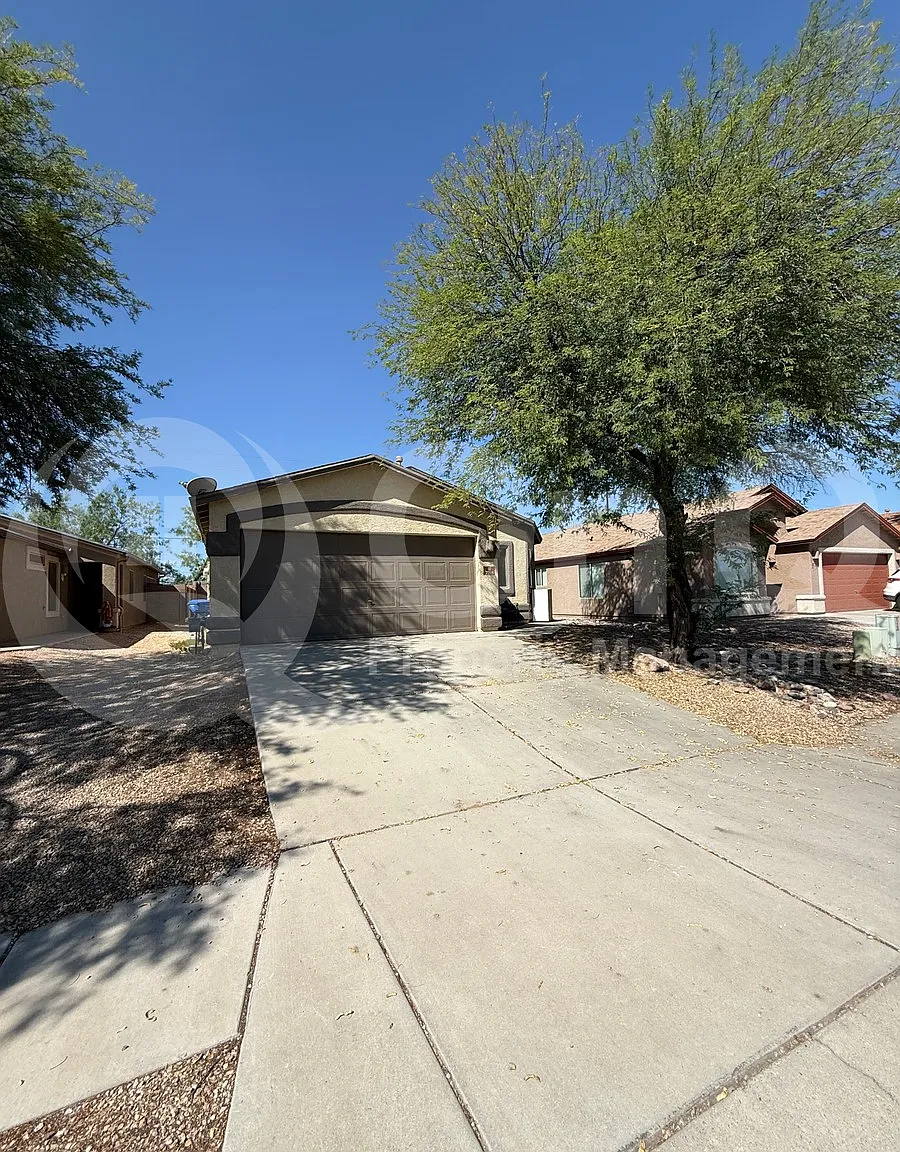 4 bed, 2.0 bath, 1538 sqft, $1,799 — Photo 1