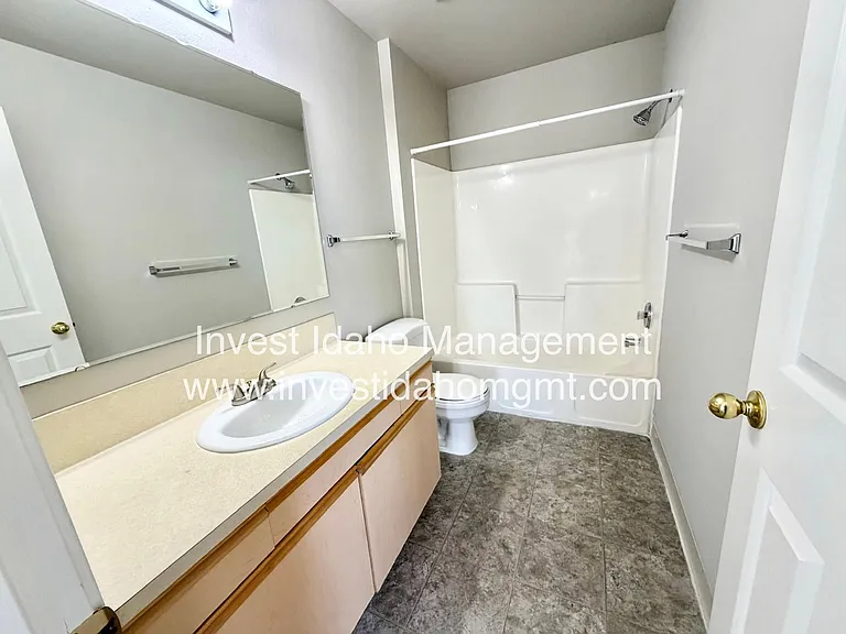 Avenger Lane — Photo 12