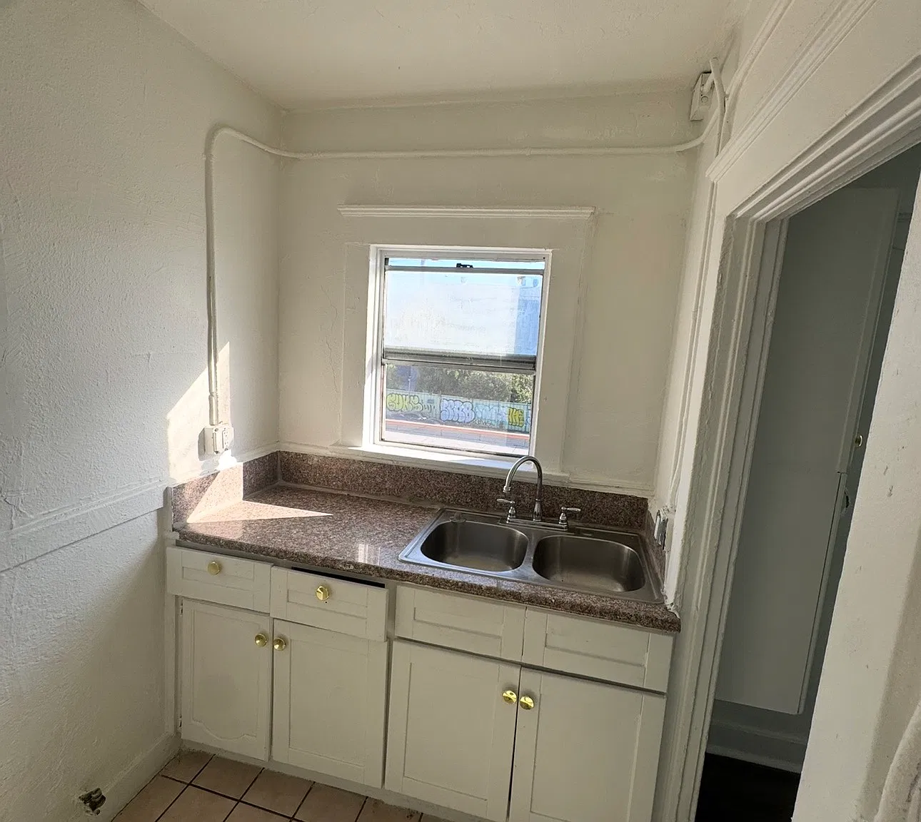 2 bed, 720 sqft, $2,200 — Photo 3