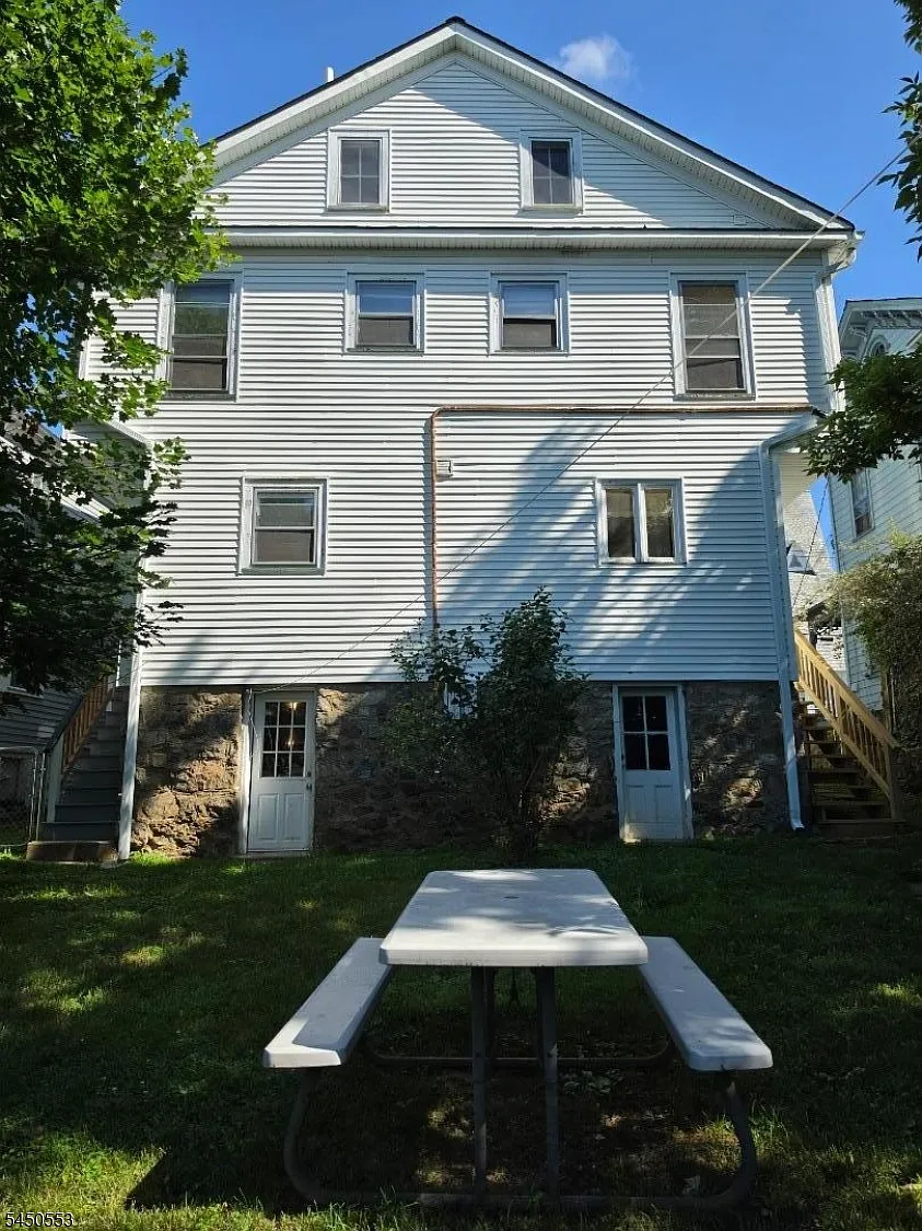 3 bed, 1.0 bath, $2,800 — Photo 4