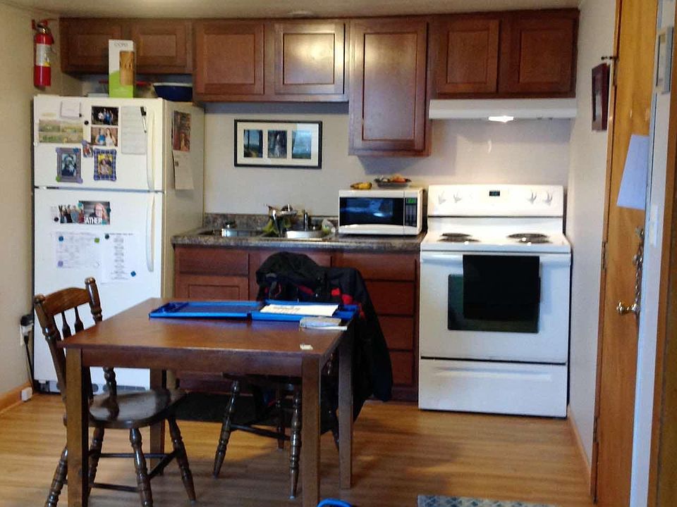 2nd image of 456 13th Ave NW APT 1