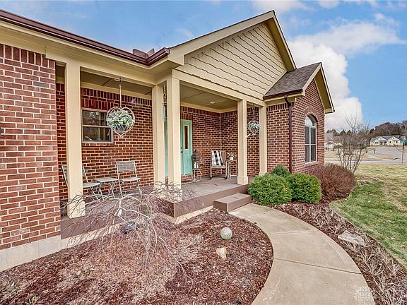 4th image of 410 Spring Glen Dr