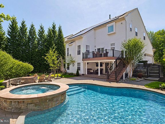 3rd image of 112 Hillside Ln