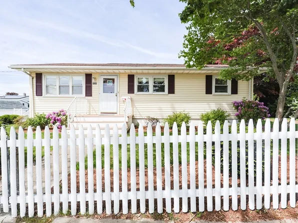 320 Mount Hope Ave, Fall River, MA 02724