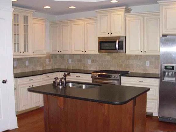 2nd image of 600 Woodruff Pl #B