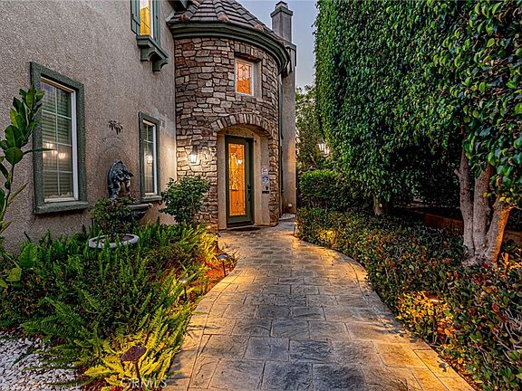 3rd image of 507 Dickinson Cir