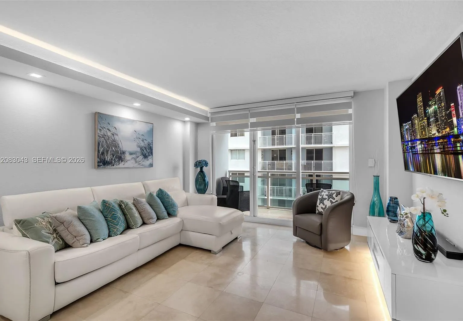 The Collins Condo — Photo 4