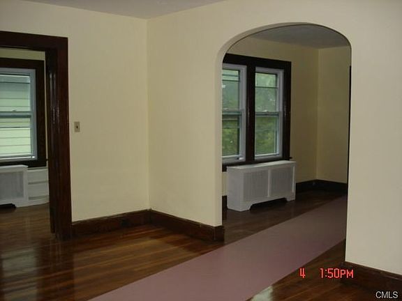 5th image of 32 Tremont Ave
