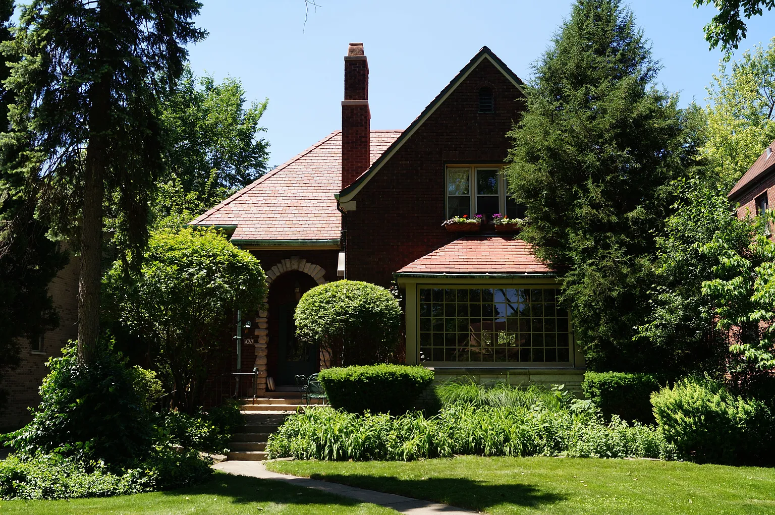 420 Uvedale Rd photo 1