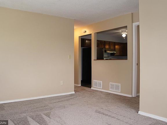 5th image of 680 Viking Dr E #2