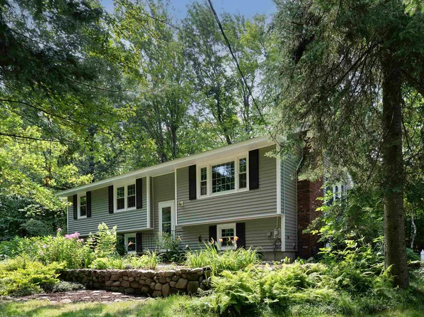 12 Dogwood Lane, New London, NH 03257