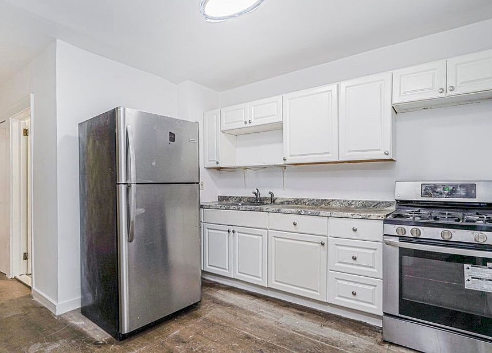 1st image of 162 John St Floor 2