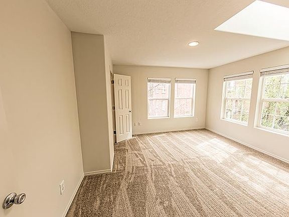 4th image of 2012 NW Lovejoy St APT 2