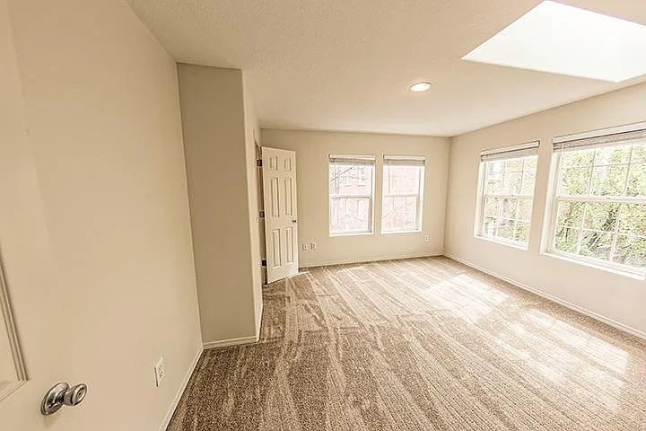 2012 NW Lovejoy St #2 — Photo 13
