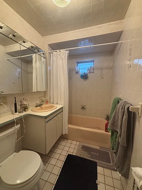 4 bed, 9999 sqft, $4,450 — Photo 1