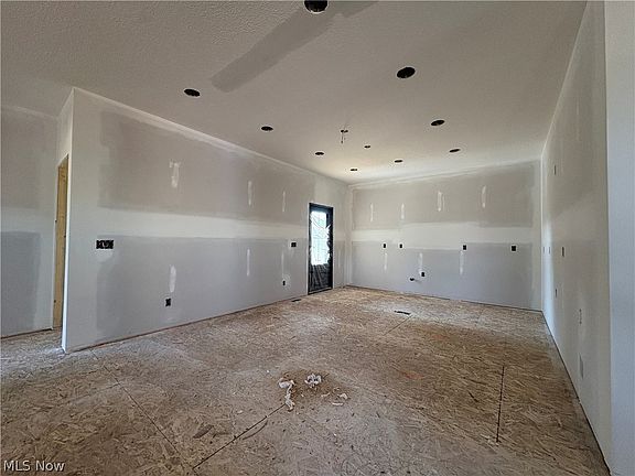 4th image of 111 Crimson Cir