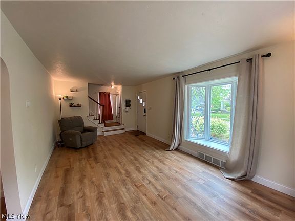3rd image of 355 E Dresden Ave