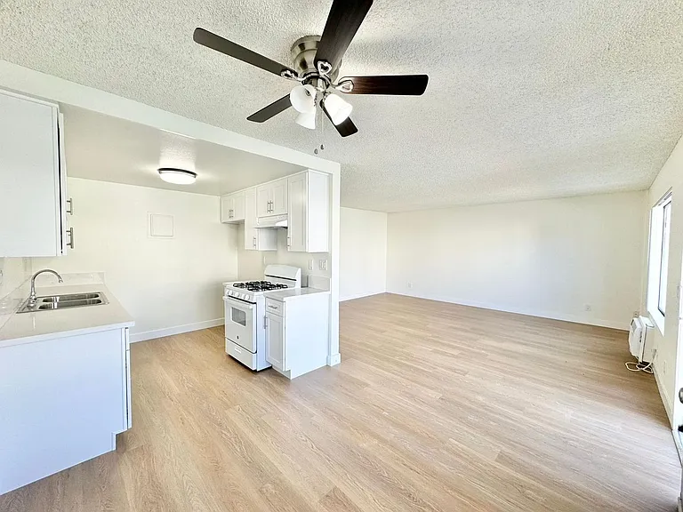 11075 Westminster Ave — Photo 24