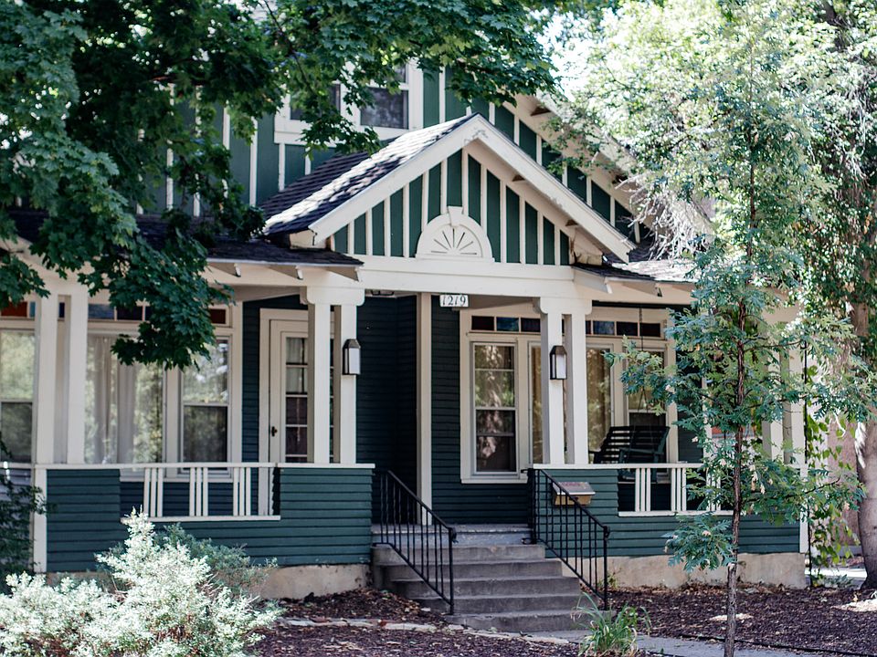 Front of house with spacious porch