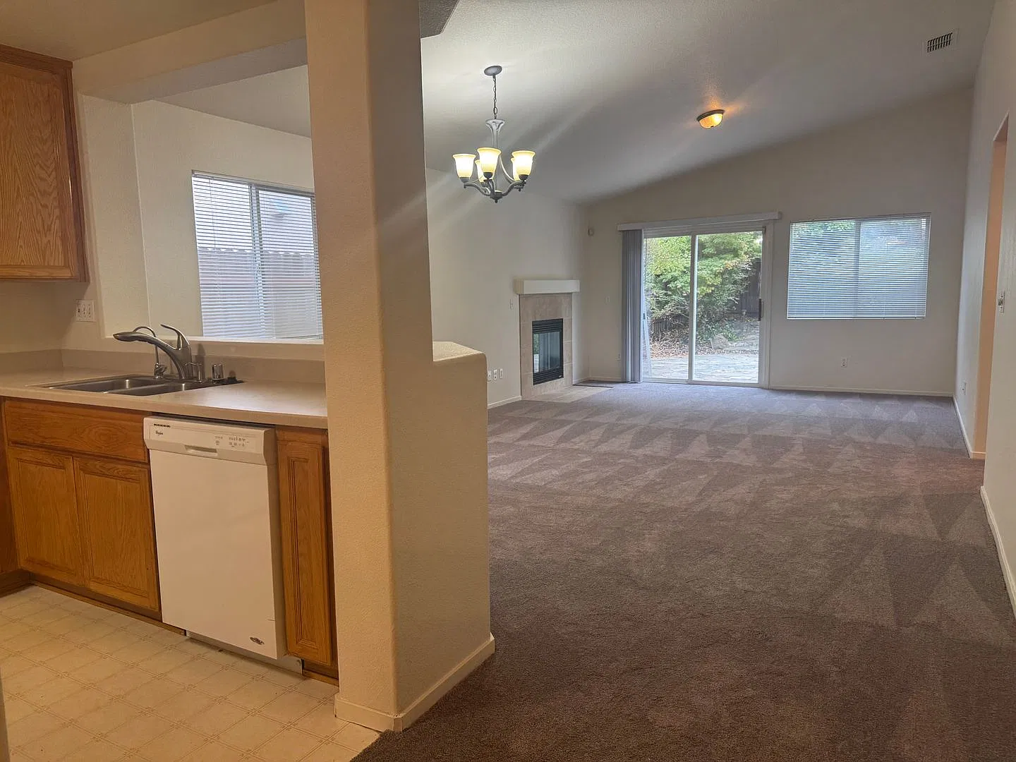 Beautifly Update 3bdrm/2ba Single Story Home In The Heart Of Natomas — Photo 3