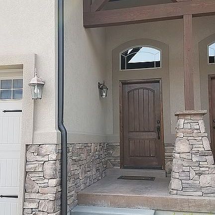Big Timbers Accenting Entry