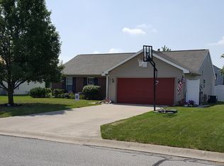 8320 Castle Pines Pl, Fort Wayne, IN 46835