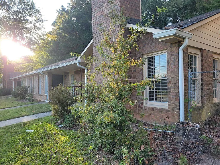 5573 Everglades Trl — Photo 1