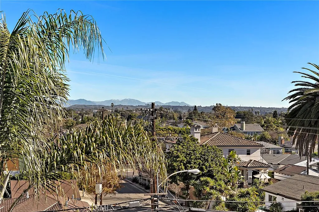 3 bed, 3.5 bath, 1960 sqft, $7,500 — Photo 2