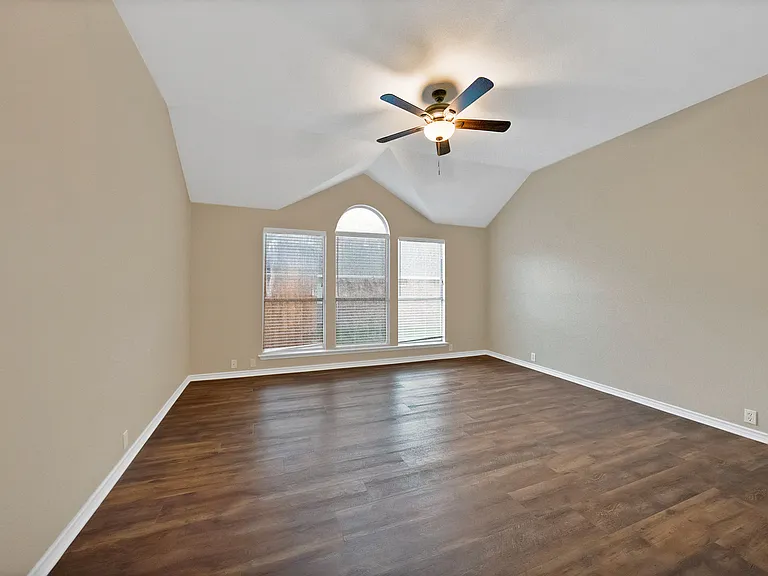 5708 McKinley Ln — Photo 20