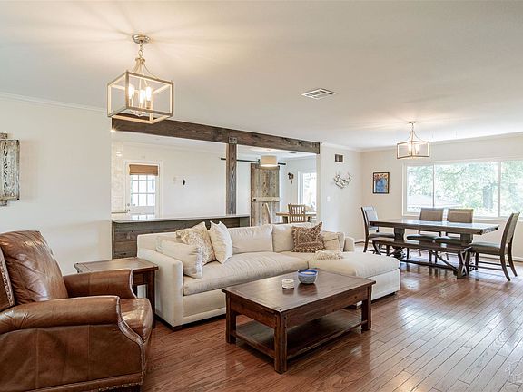 5th image of 2820 Magnolia Ave