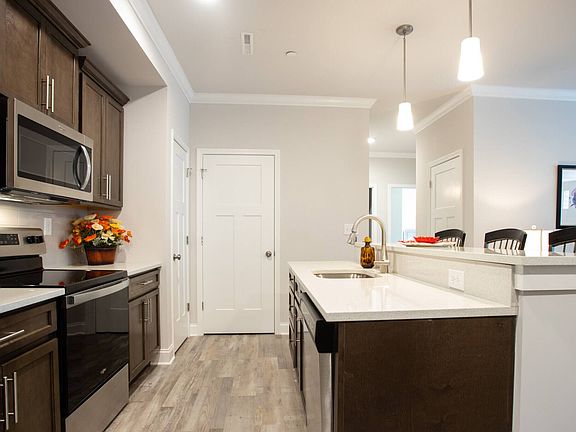 2nd image of 2594 Western Ave #1107