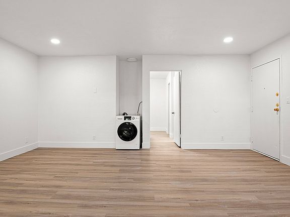 Living Room (2BR)