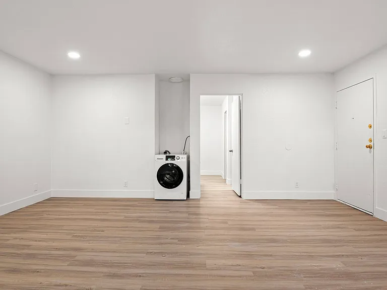 Living Room (2BR)
