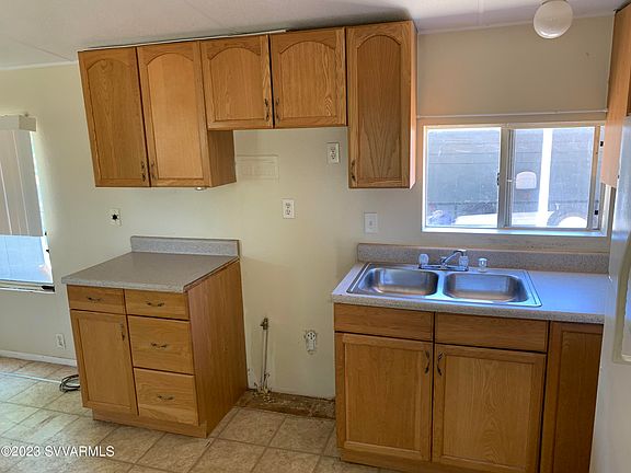 4th image of 602 S Cherokee Drive