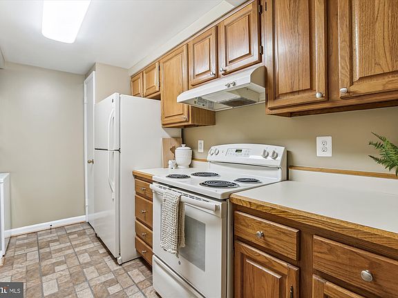 5th image of 803 N Howard St APT 258