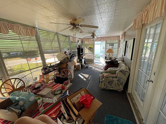 4th image of 2624 Holly Pl