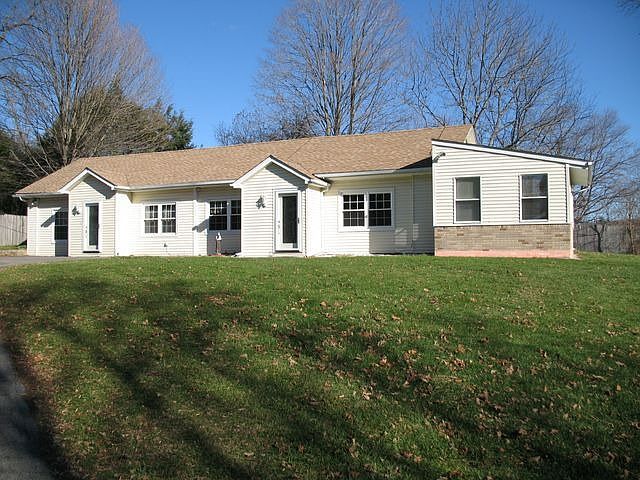 1st image of 8 Rose Dr
