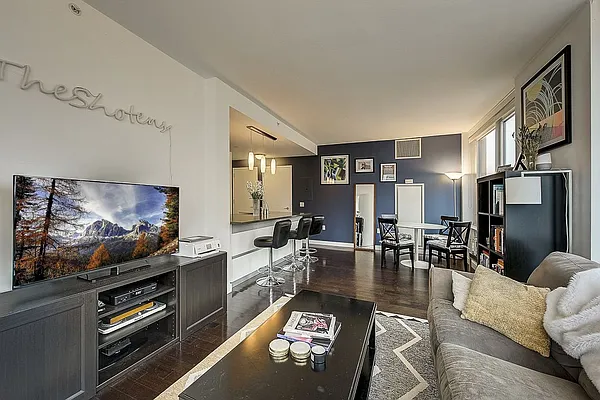 Sold by Redfin Real Estate | media 25