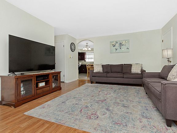 3rd image of 4127 N Keeler Ave APT 302S