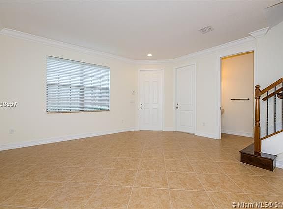 5th image of 118 Riverwalk Cir E