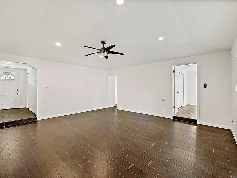 1702 Colony Creek Dr — Photo 6