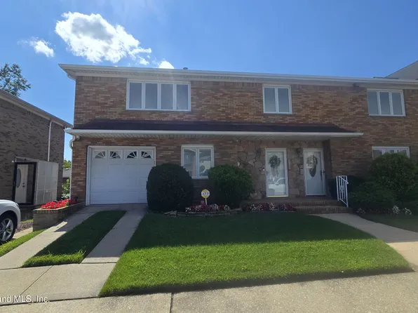 132 Pouch Ter, Staten Island, NY 10305