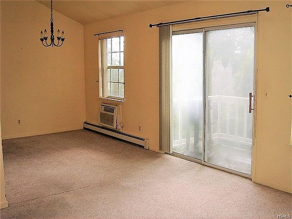 4th image of 11 Lexington Hl Unit 12